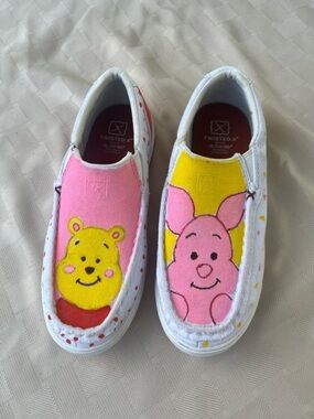 Twisted X Kids Slip-On Shoes with Winnie-the-Pooh & Piglet Art - Pink & Yellow